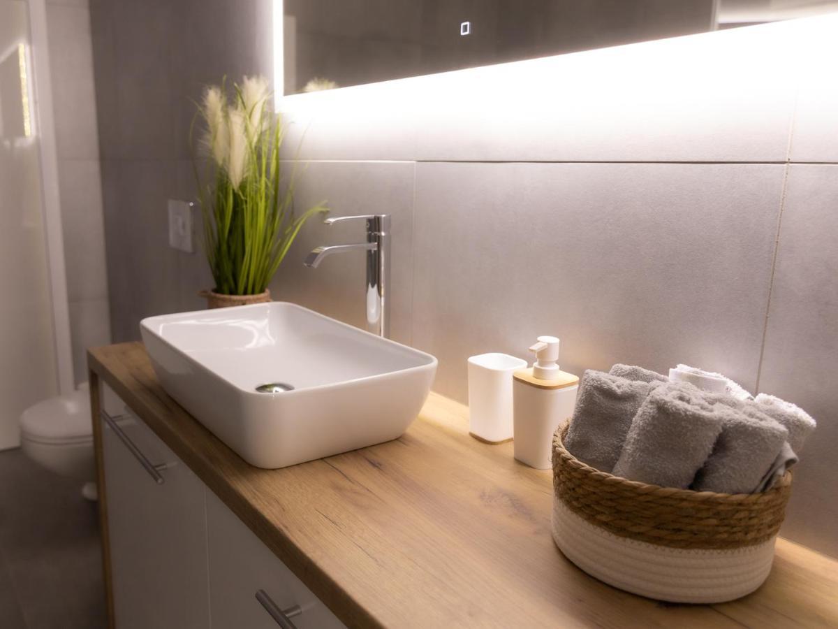 Apartament Pod Lasem Apartman Oldrzychowice Klodzkie Kültér fotó