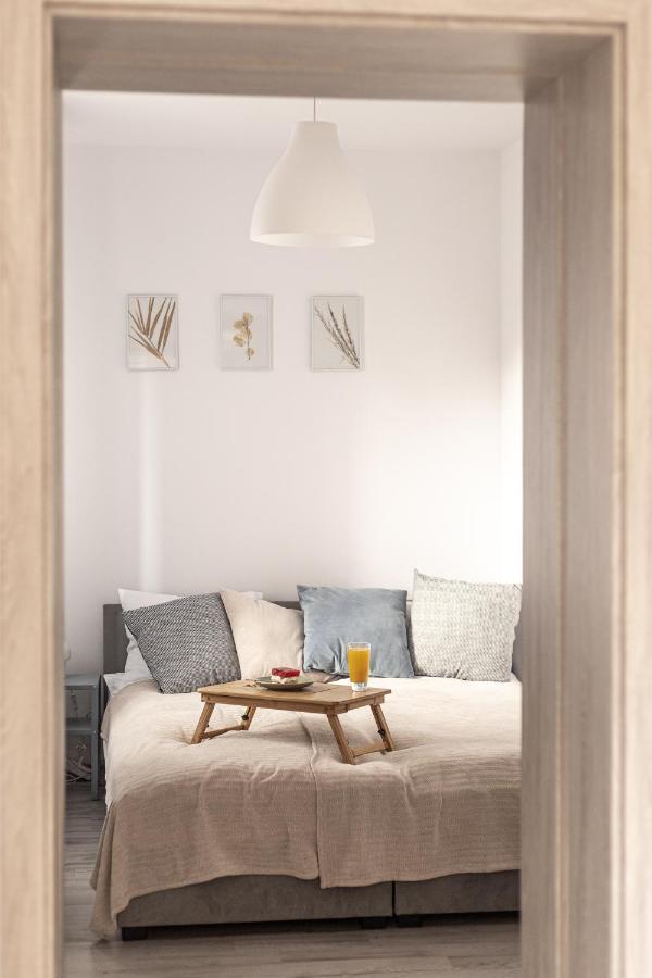 Apartament Pod Lasem Apartman Oldrzychowice Klodzkie Kültér fotó