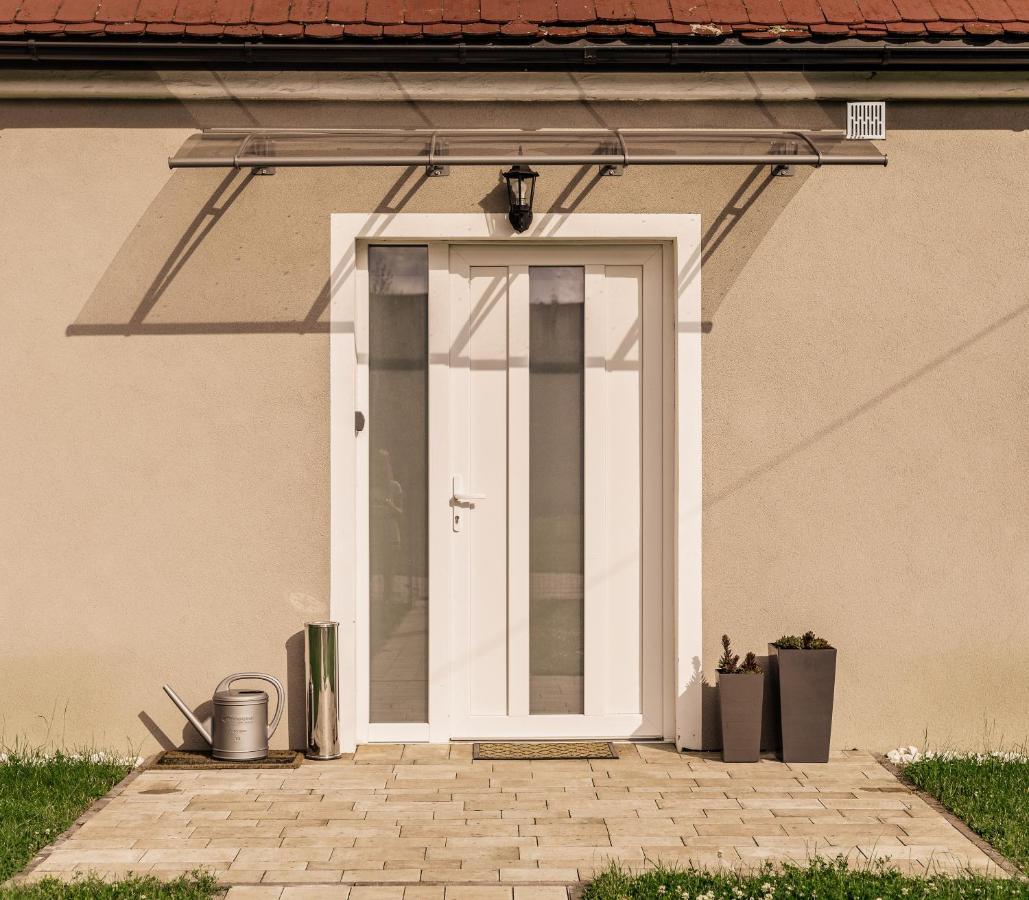 Apartament Pod Lasem Apartman Oldrzychowice Klodzkie Kültér fotó