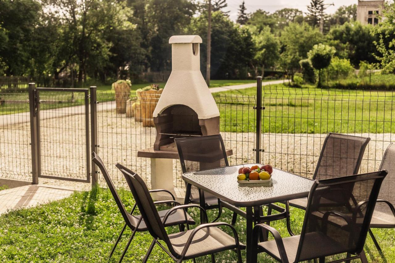 Apartament Pod Lasem Apartman Oldrzychowice Klodzkie Kültér fotó